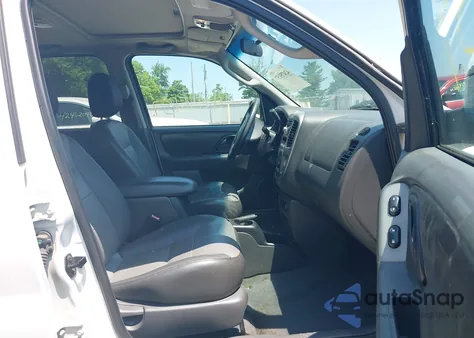 2003 Ford Escape Xlt z USA, uszkodzony, nr VIN 1FMYU031X3KE08408